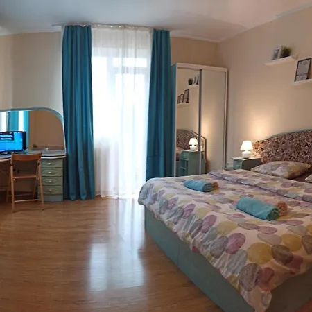 Cozy Two Apartment *
