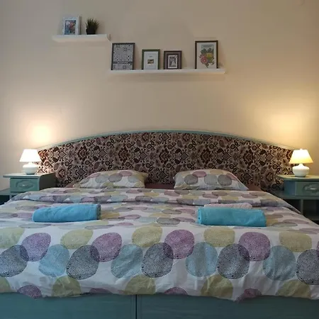 Cozy Two Apartment *