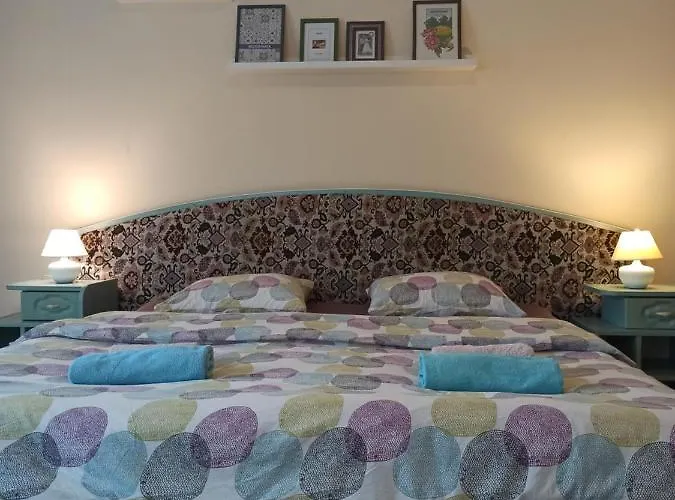 Cozy Two Apartment *